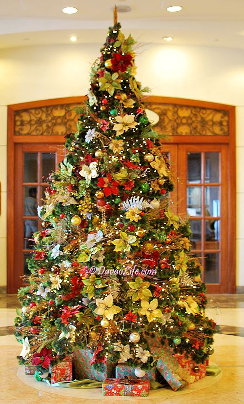 Christmas tree at Marco Polo Davao lobby December 2009