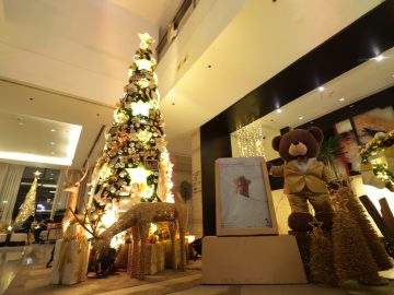 Seda Abreeza's Christmas curated with colors of gold and silver